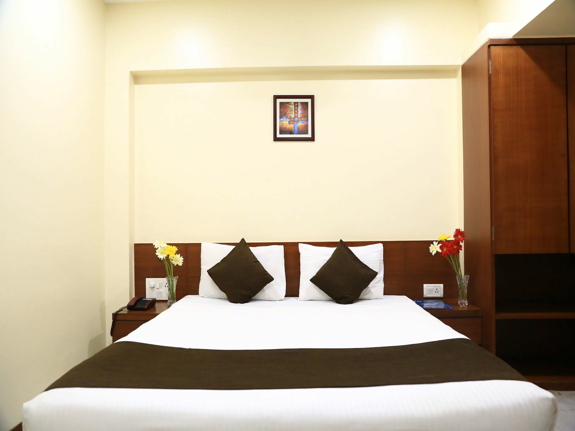 Hotel Oyo 13771 Executive Residency à Pune Extérieur photo