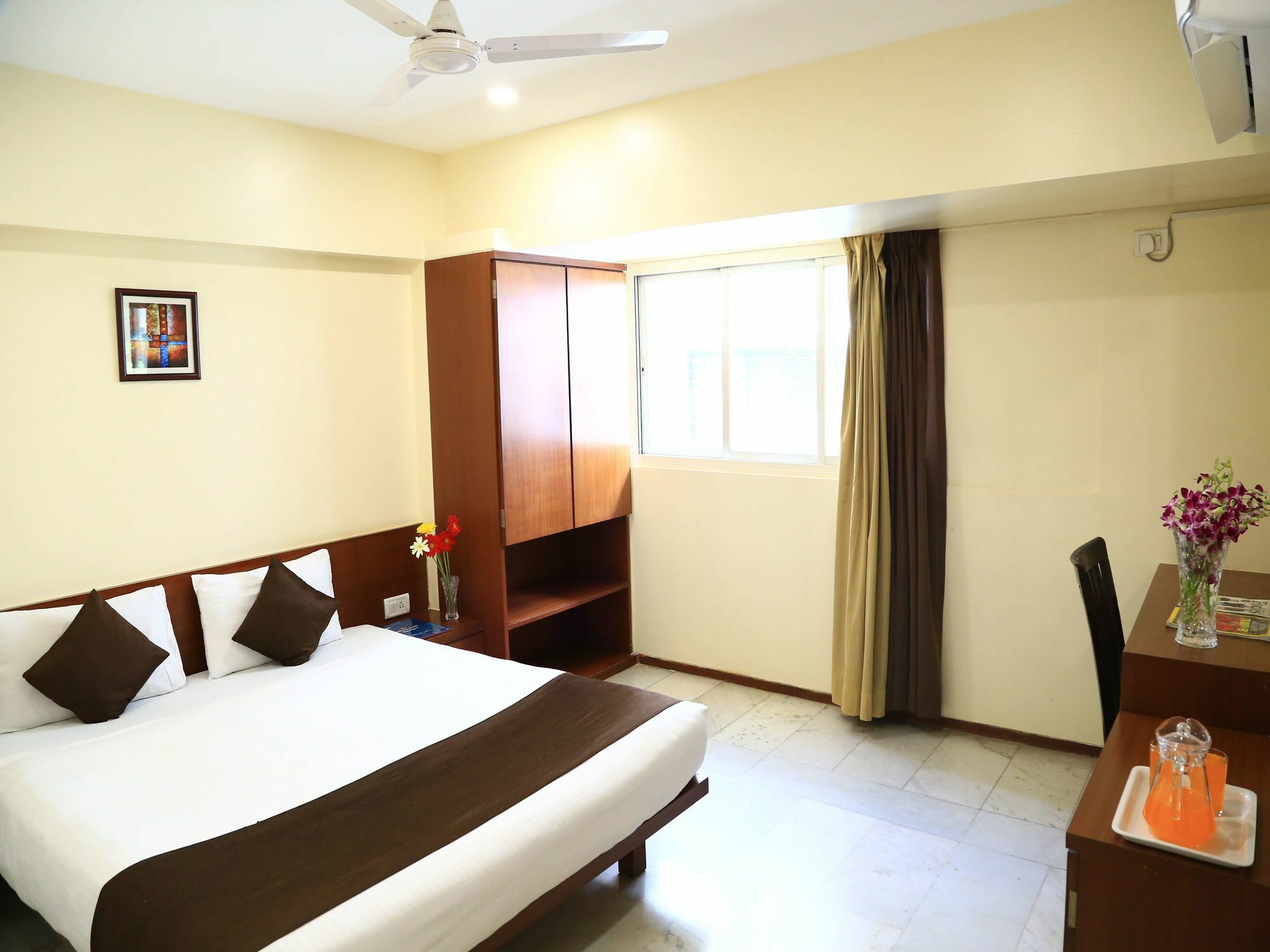 Hotel Oyo 13771 Executive Residency à Pune Extérieur photo