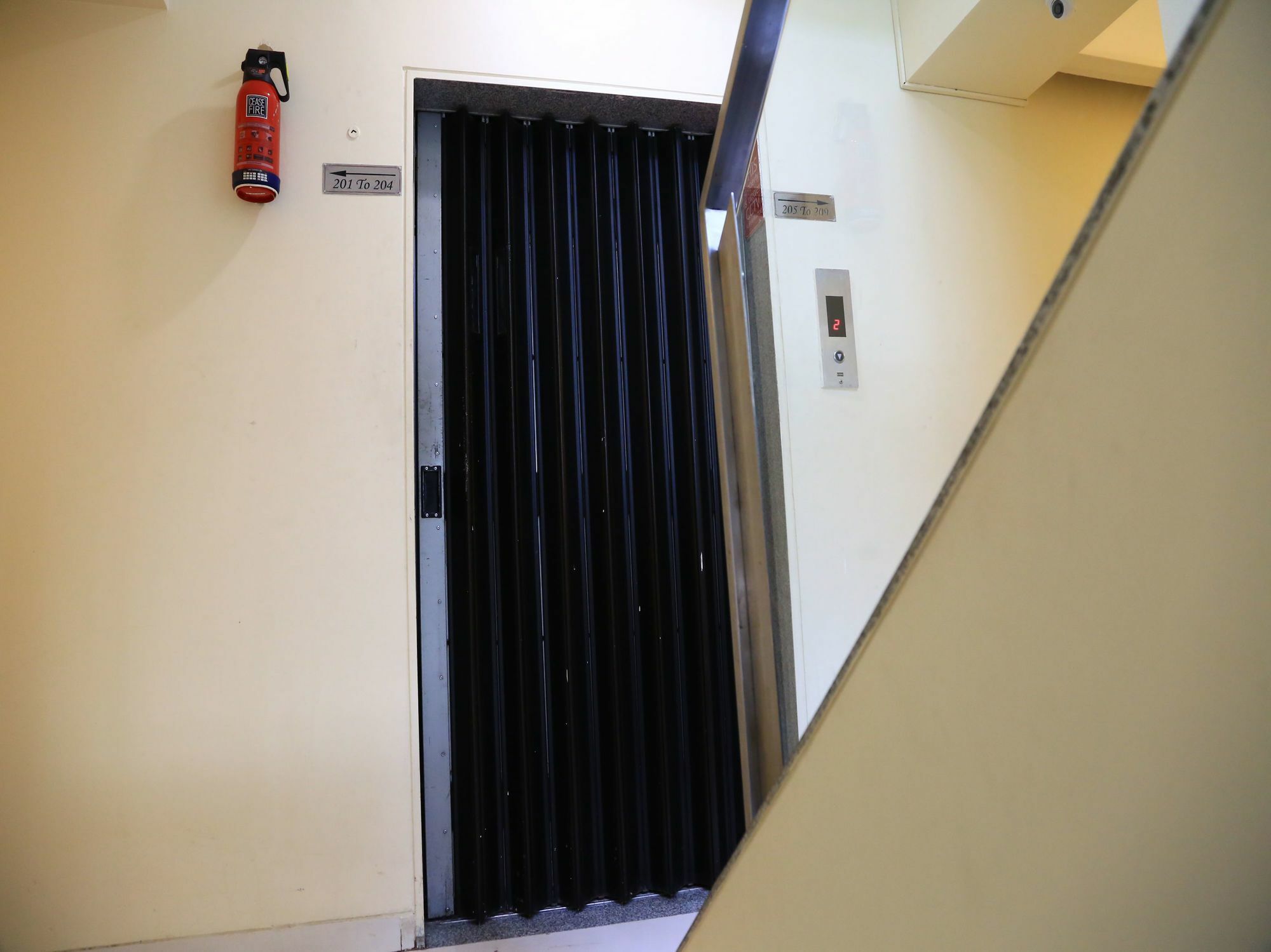Hotel Oyo 13771 Executive Residency à Pune Extérieur photo