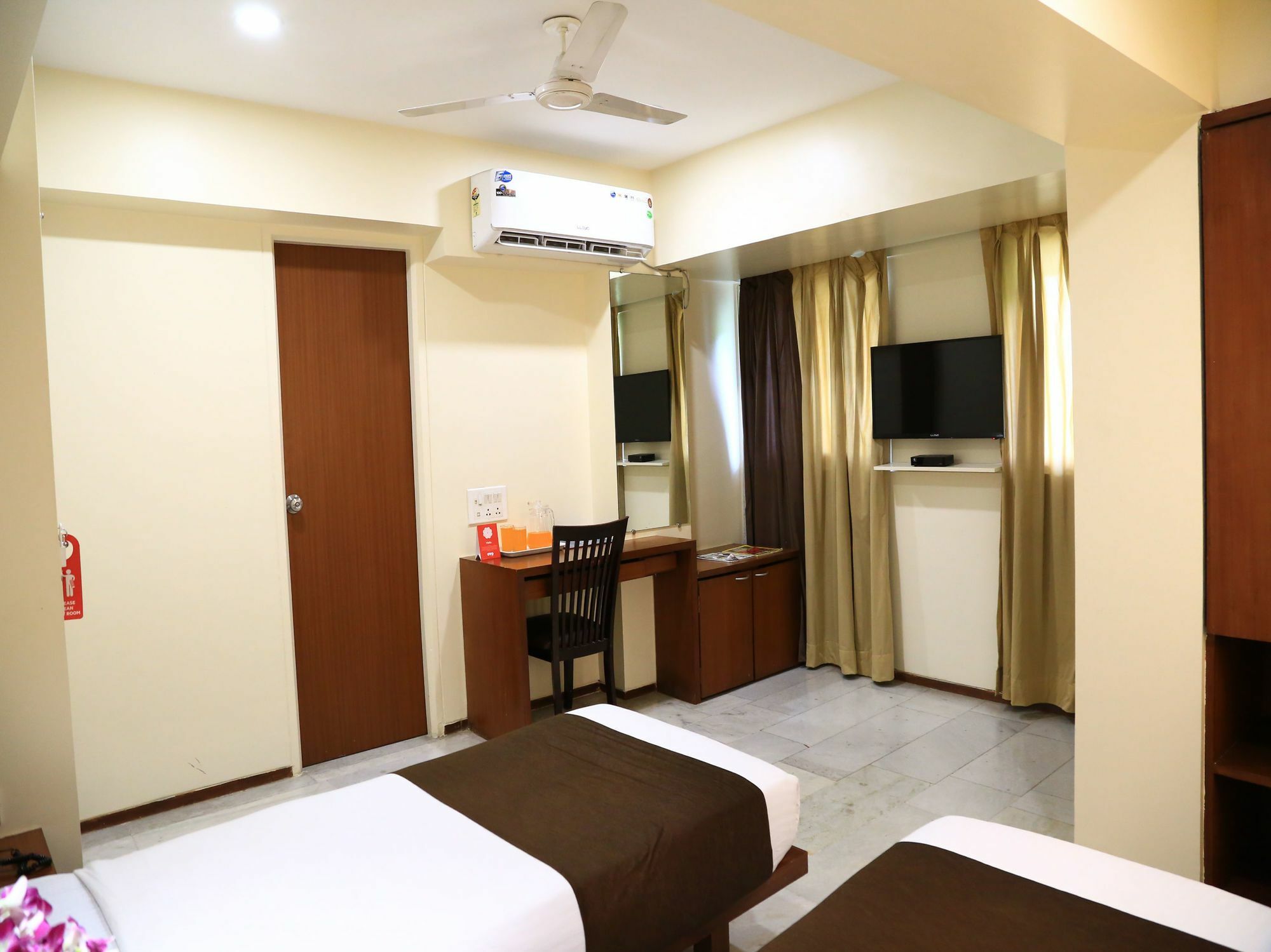 Hotel Oyo 13771 Executive Residency à Pune Extérieur photo