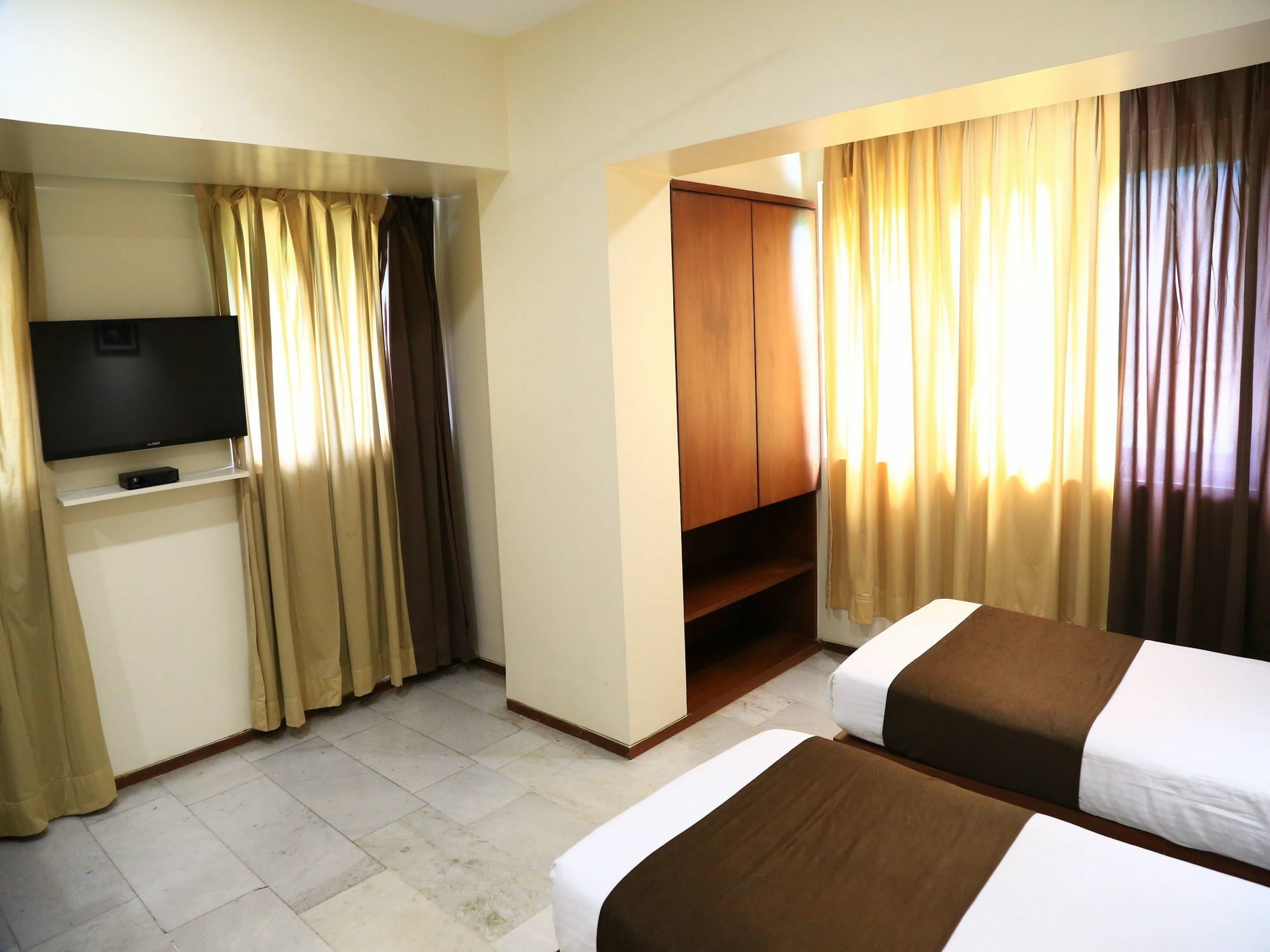Hotel Oyo 13771 Executive Residency à Pune Extérieur photo
